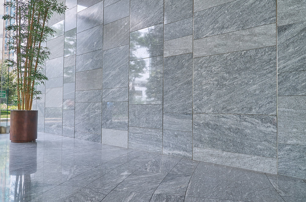 Keunggulan Batu Alam sebagai Material Wall Cladding