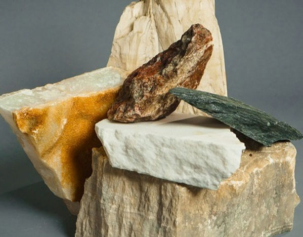 Jenis Batu Alam yang Cocok untuk Hunian Tepi Pantai